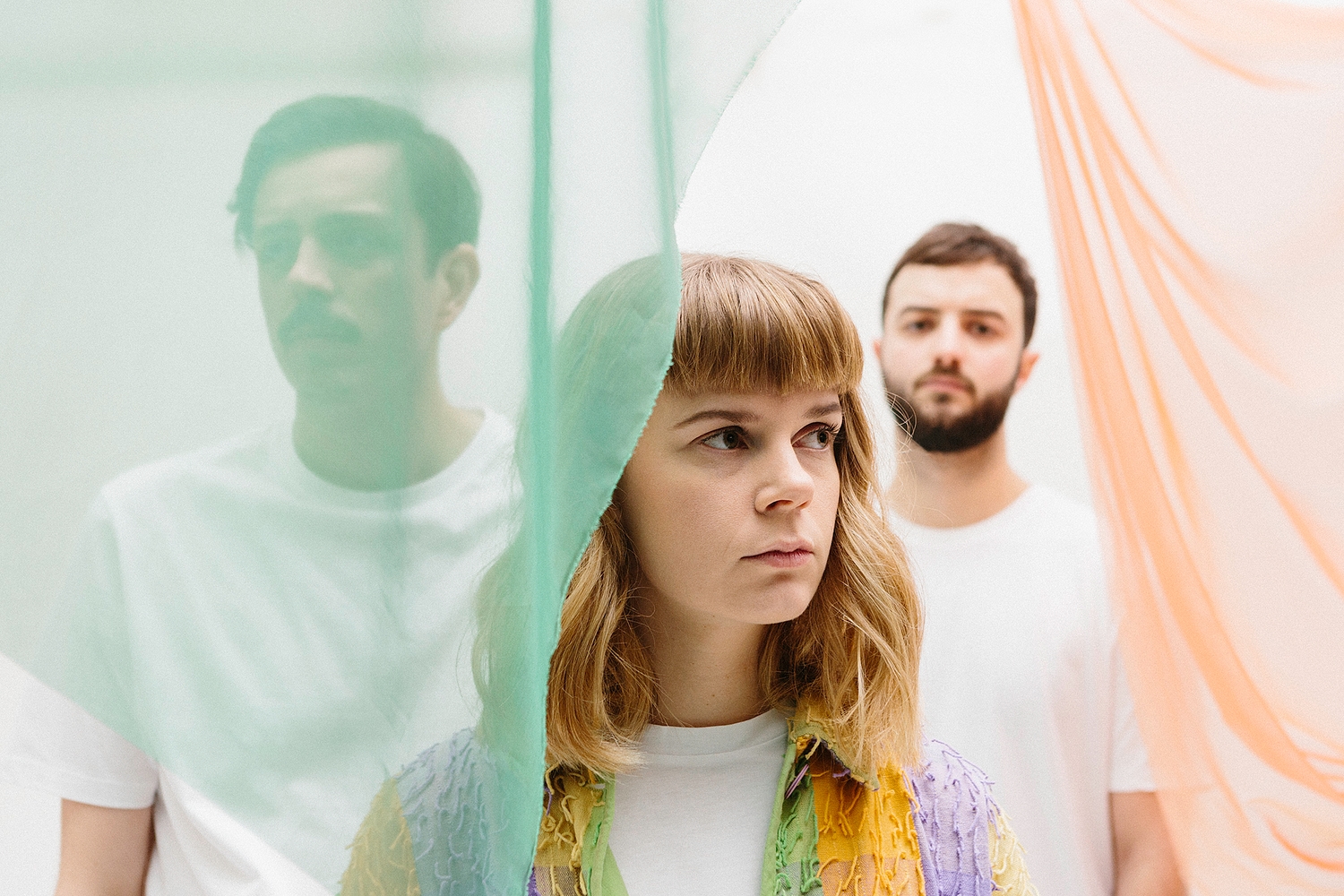 Leeds trio Peakes share the nighttime pop of ‘Hole In The Floor’
