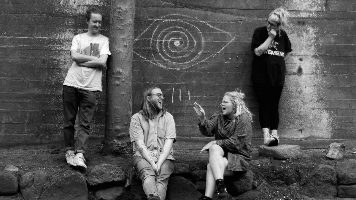 Penelope Isles sign to Bella Union, share ‘Chlorine’ performance video