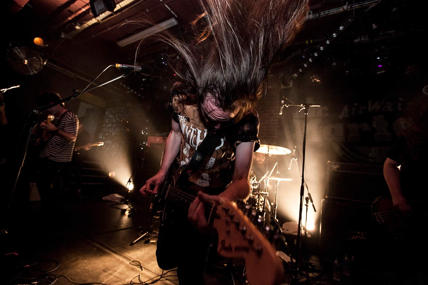 Watch Pulled Apart By Horses perform 'Medium Rare' live in Paris