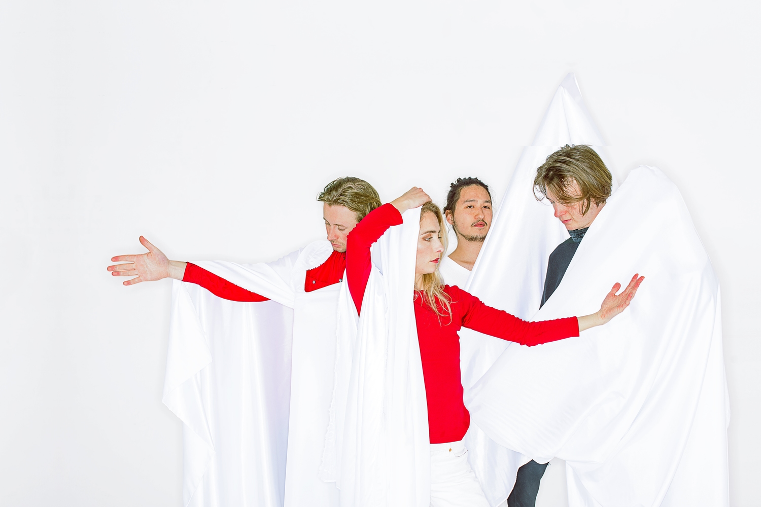 In The Lions' Den: Pumarosa