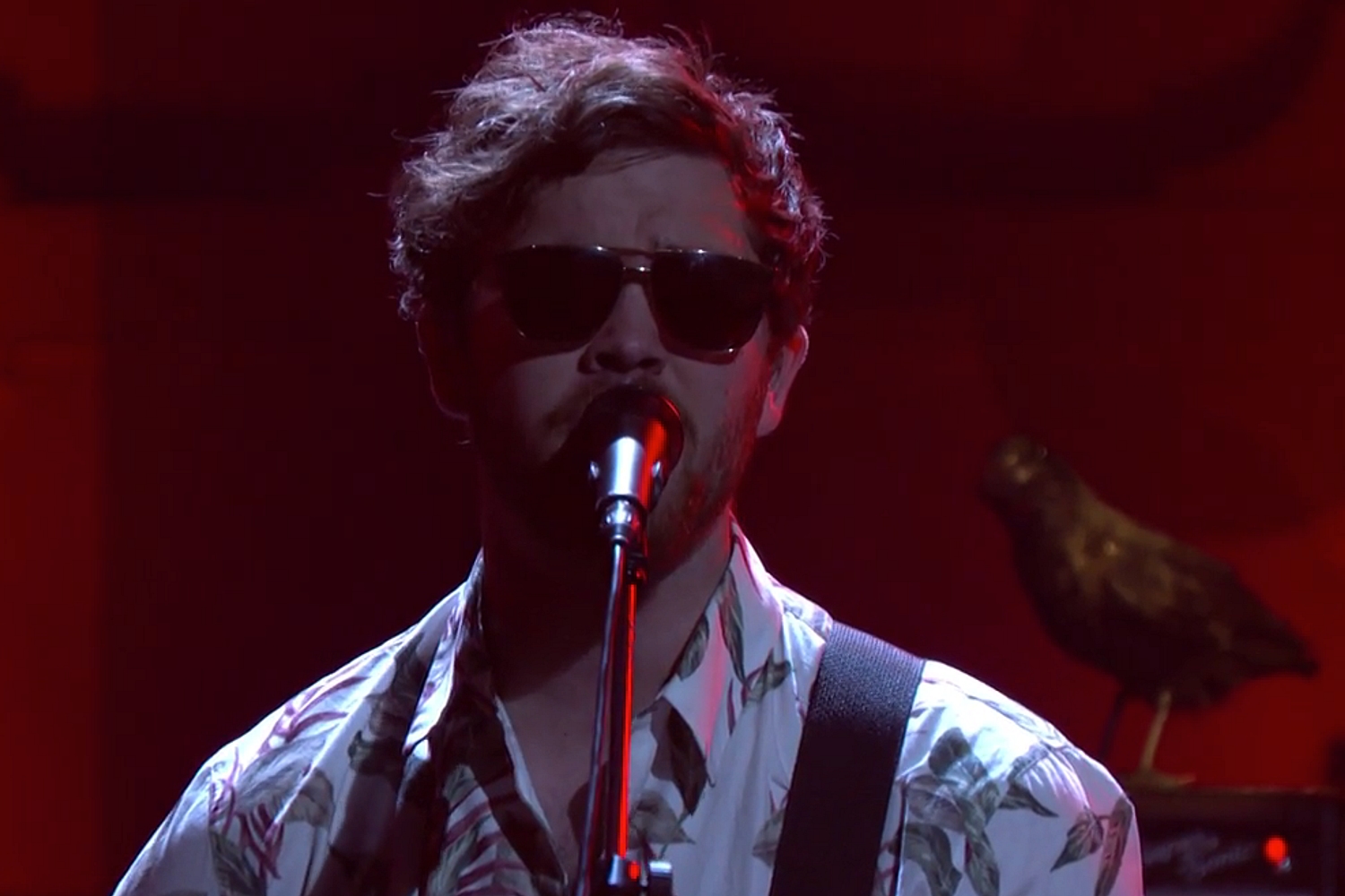 Royal Blood don wigs and Hawaiian shirts for Conan appearance