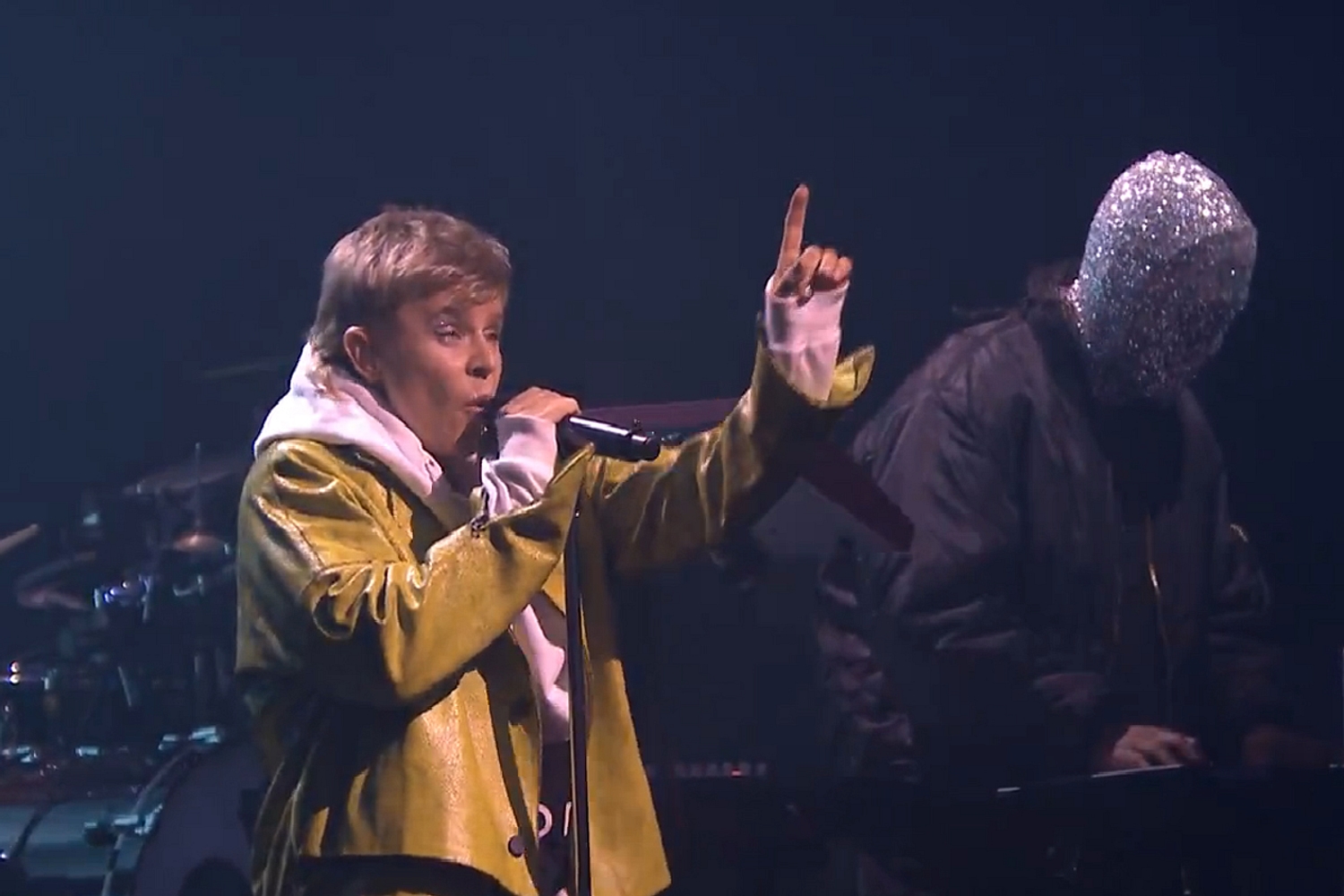 Watch Röyksopp & Robyn bring 'Do It Again' to Fallon