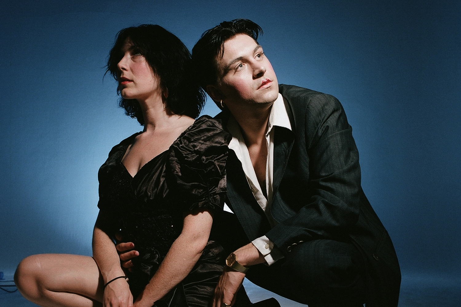 Robbie & Mona share new single ‘Tina’s Leather’