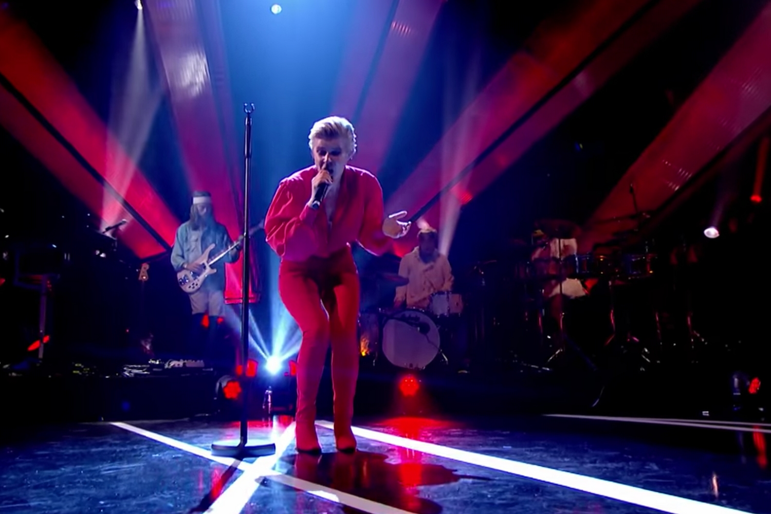 Robyn, The Good, The Bad & The Queen and more head to Jools Holland