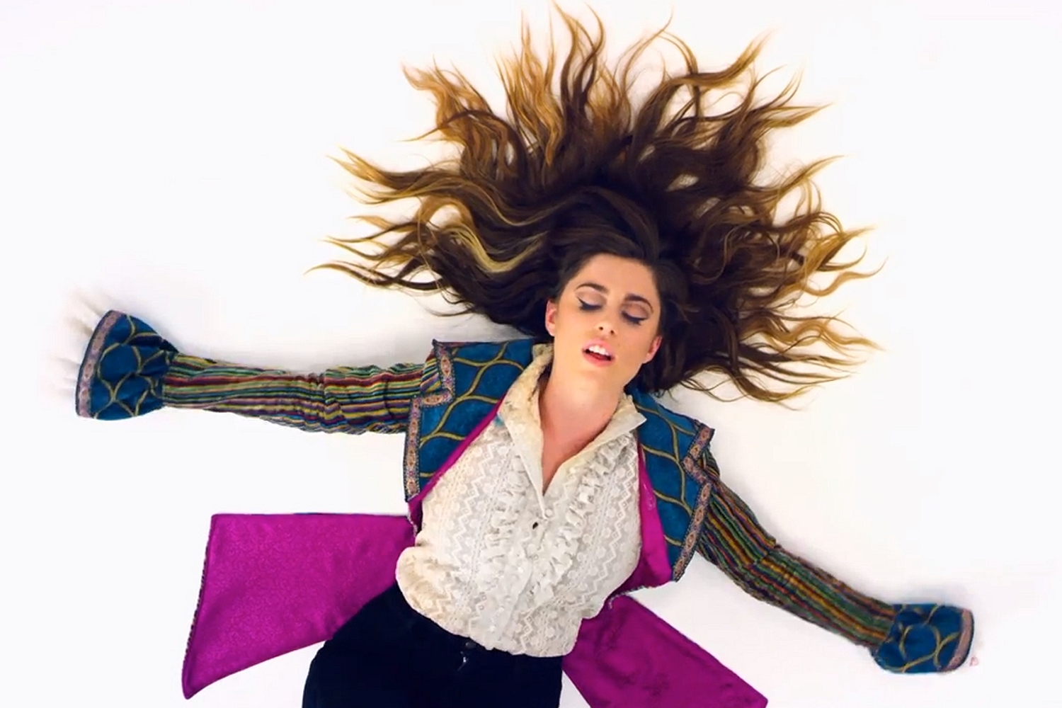 Hear Ryn Weaver guest on new Benzel single, ‘Touch’