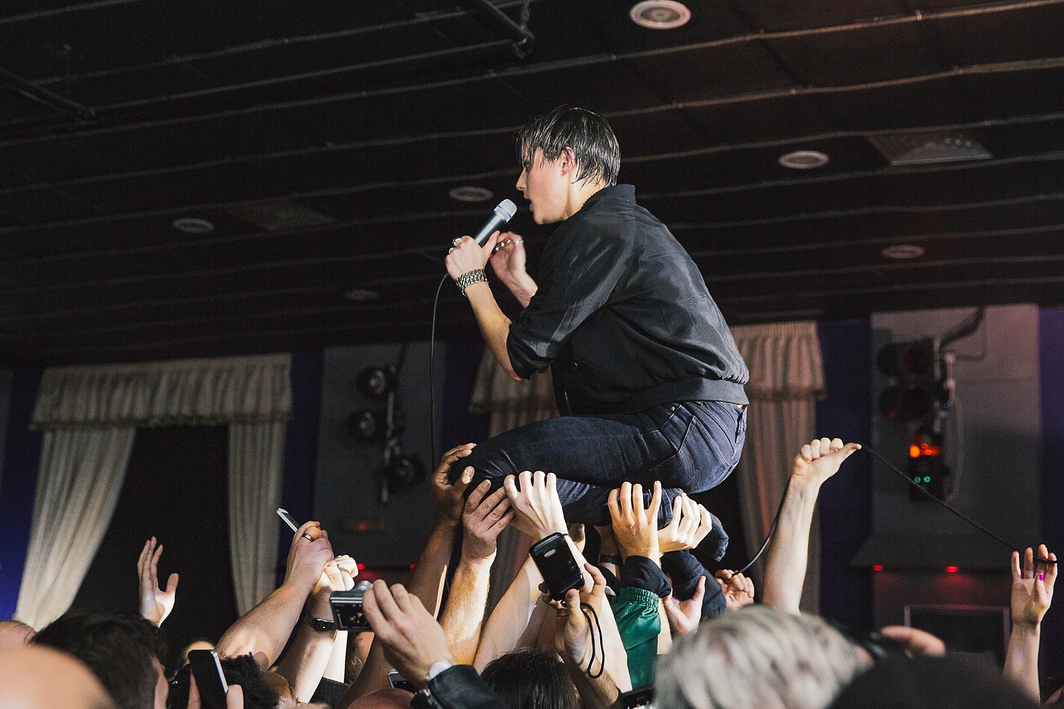 Savages talk cats, dogs and Bo Ningen on Josh Homme’s Beats 1 show