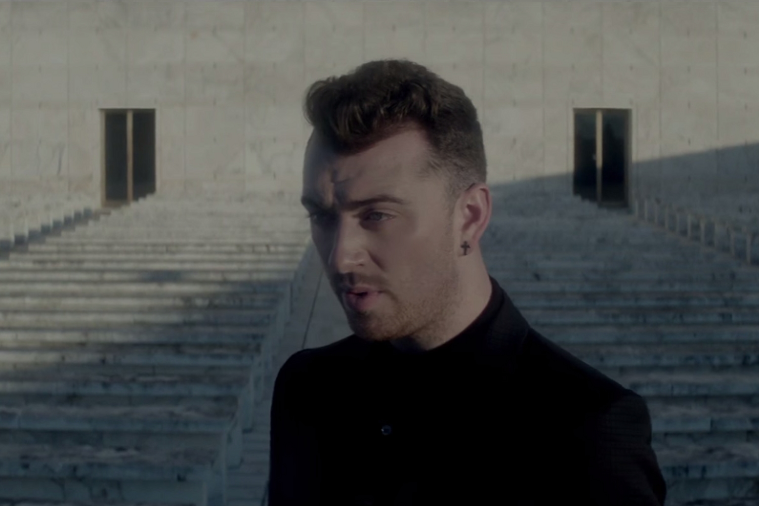 Sam Smith airs ‘Writing’s On The Wall’ video