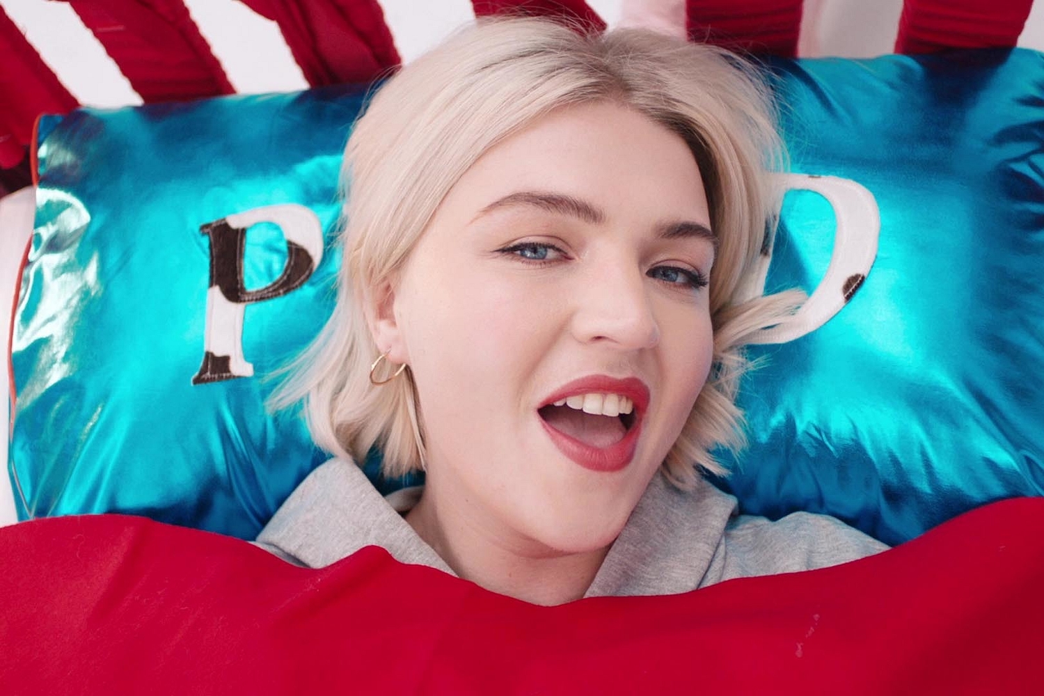 Self Esteem frolicks in a bedroom for ‘The Best’ video