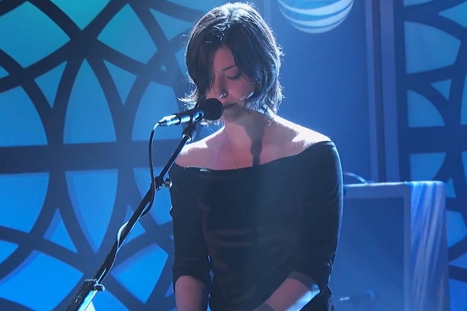 Watch Sharon Van Etten perform ‘Break Me’ on Kimmel