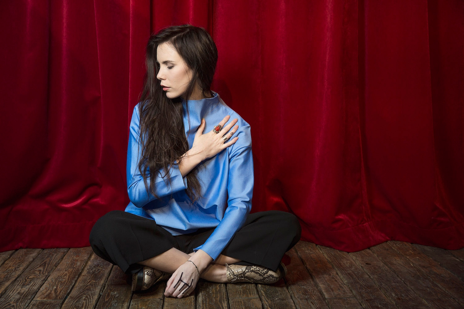 Skott: Glitter and Gloss