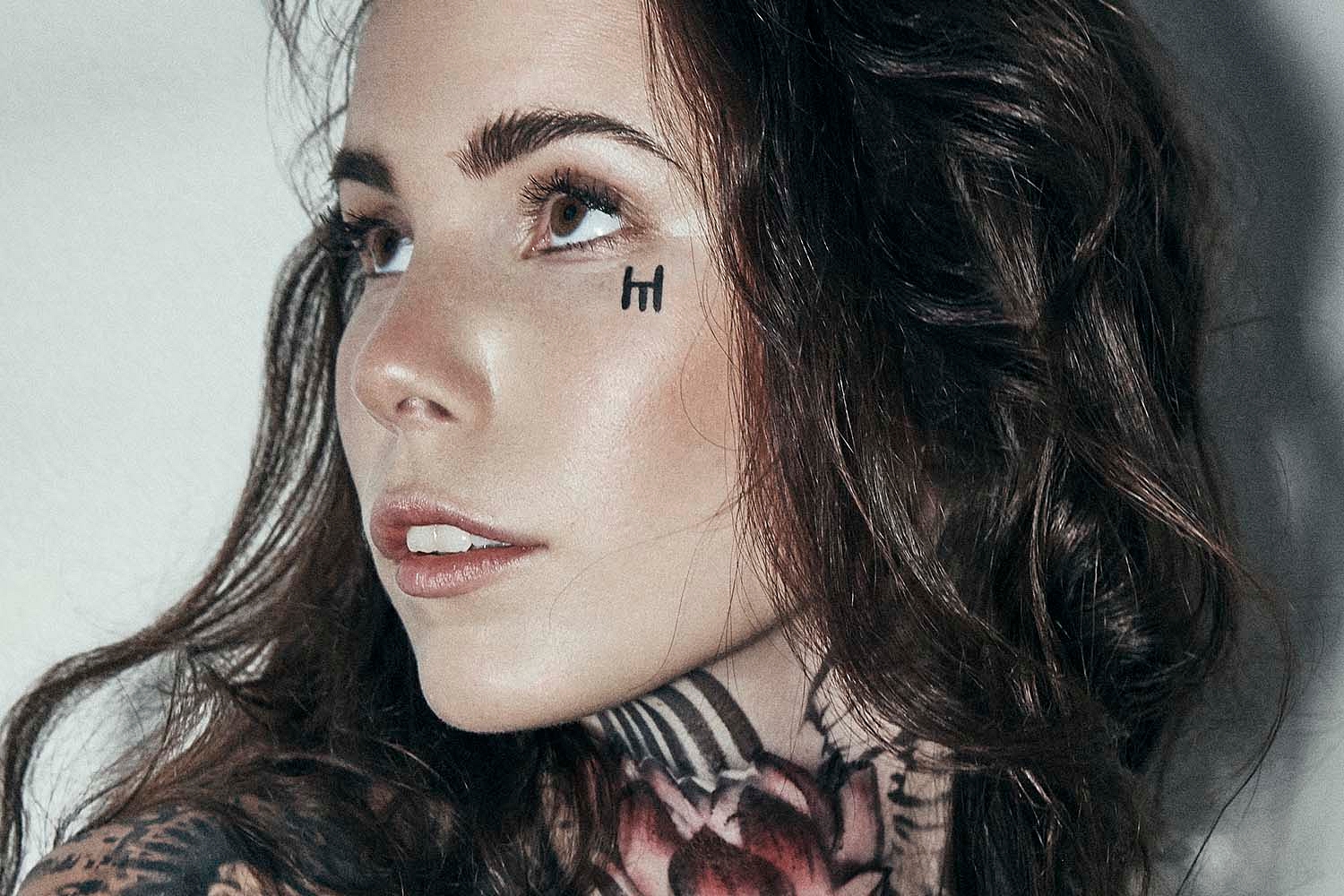 Skott shimmers on new single ‘Glitter & Gloss’