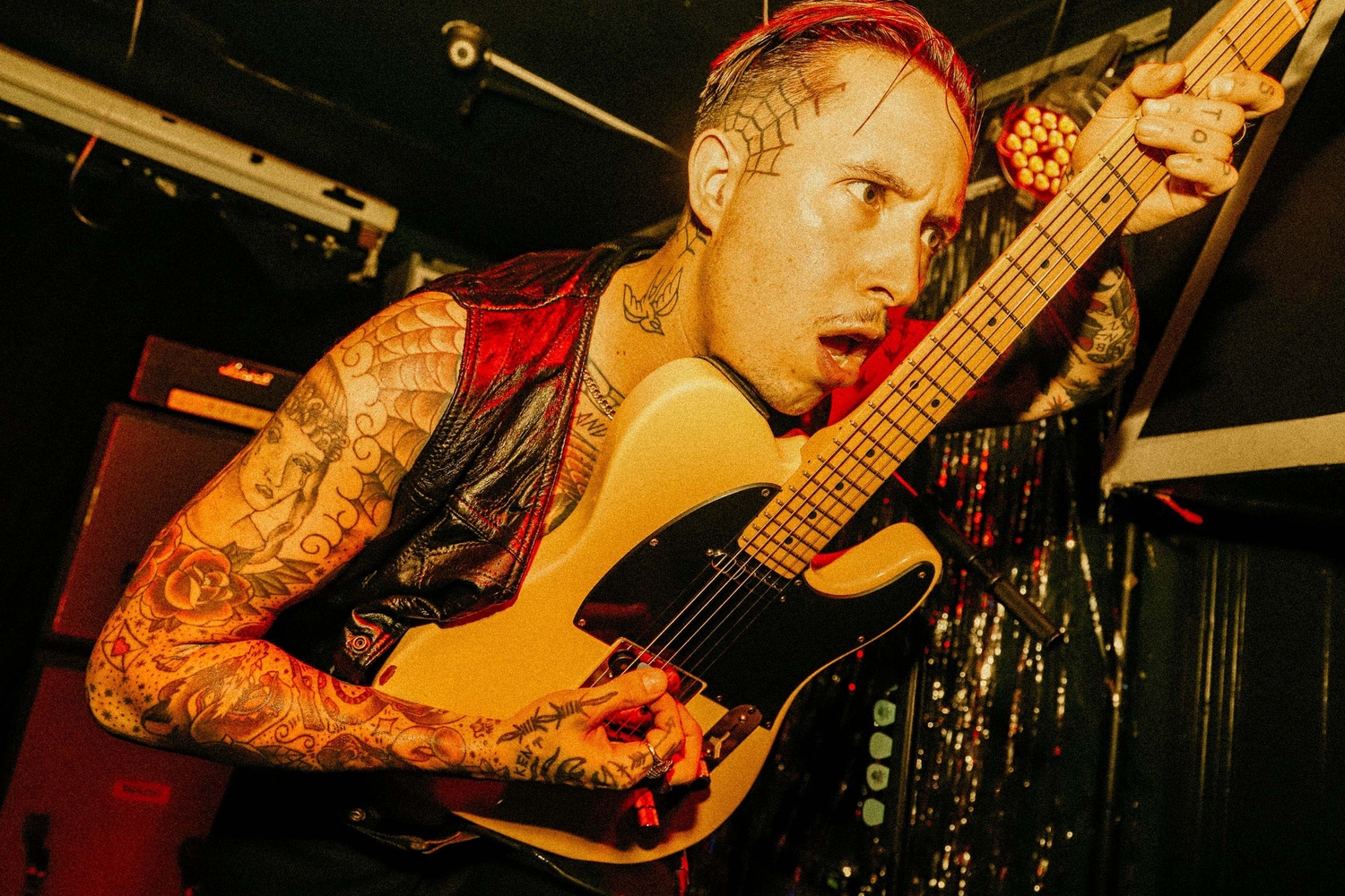 Laurie from Slaves, IDER & more join War Child Safe & Sound industry day