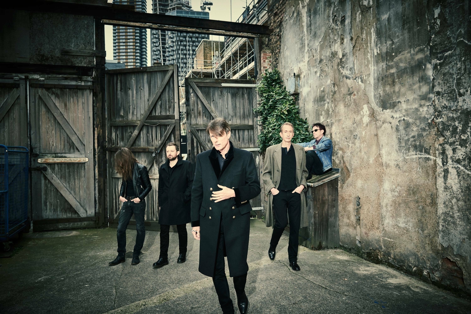 Suede to re-release self-titled debut album for 30th anniversary