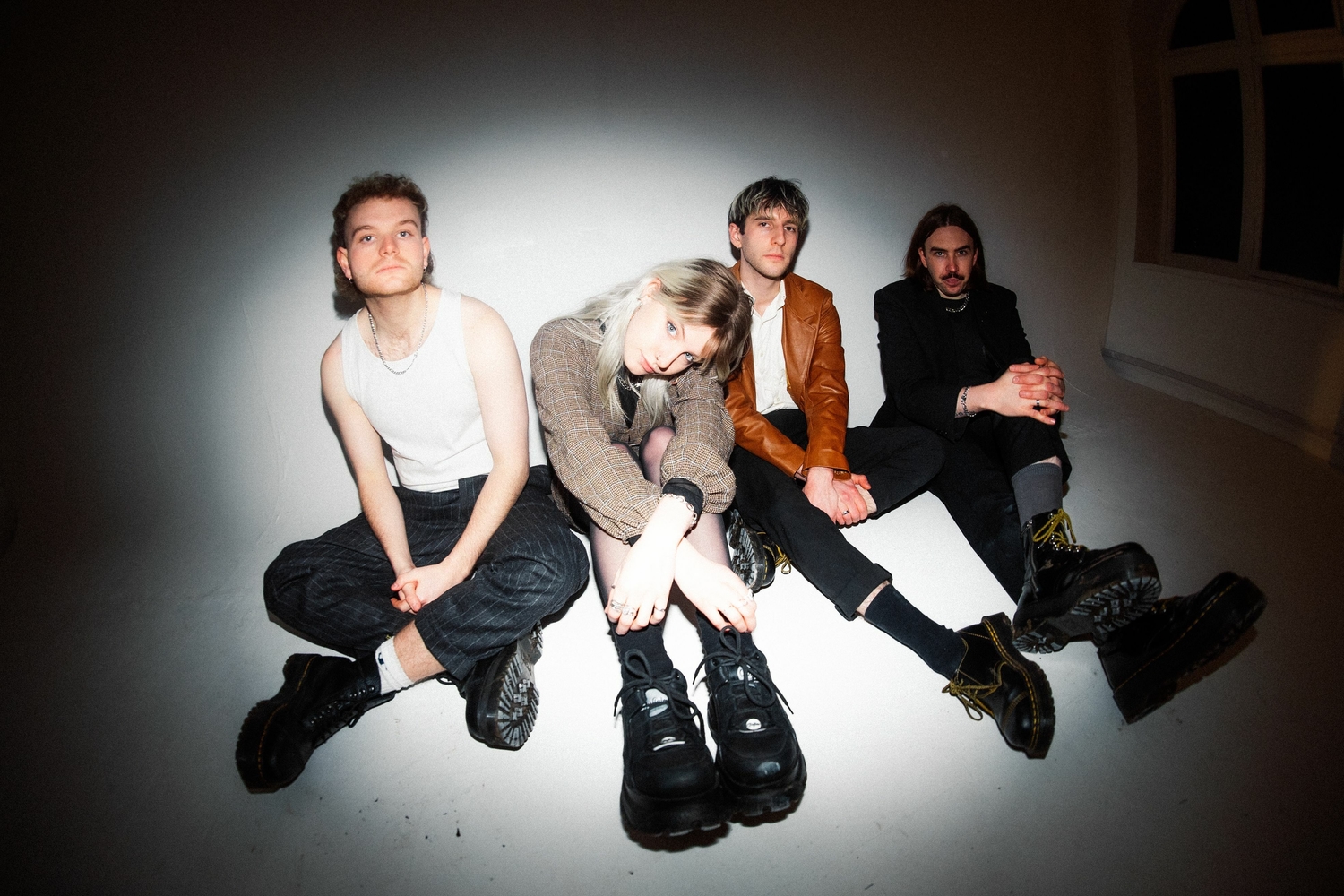 Swim School share new single ‘Don’t Leave Me Behind’