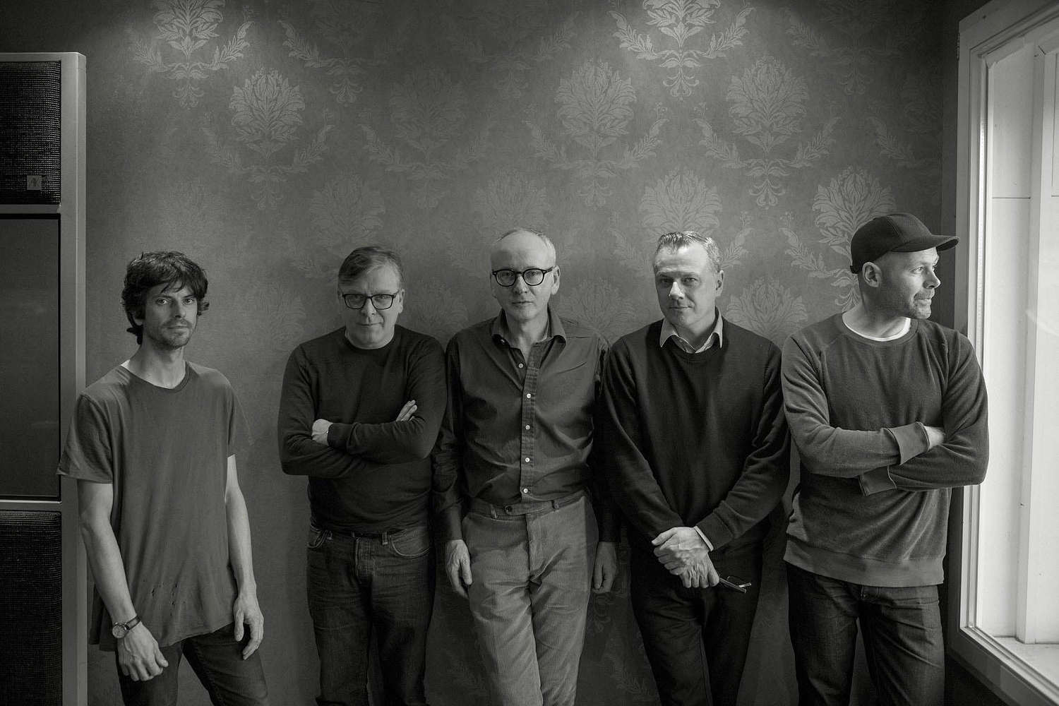 Teenage Fanclub share new song ‘Everything Is Falling Apart’
