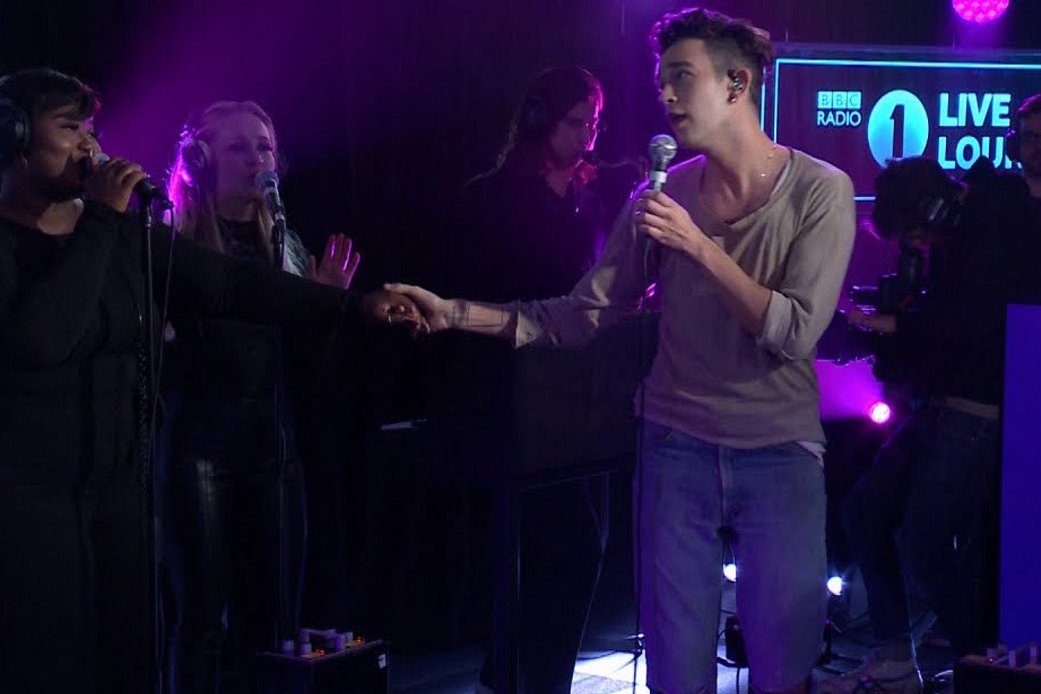 The 1975 cover Ariana Grande’s ‘thank u, next’ in the Live Lounge