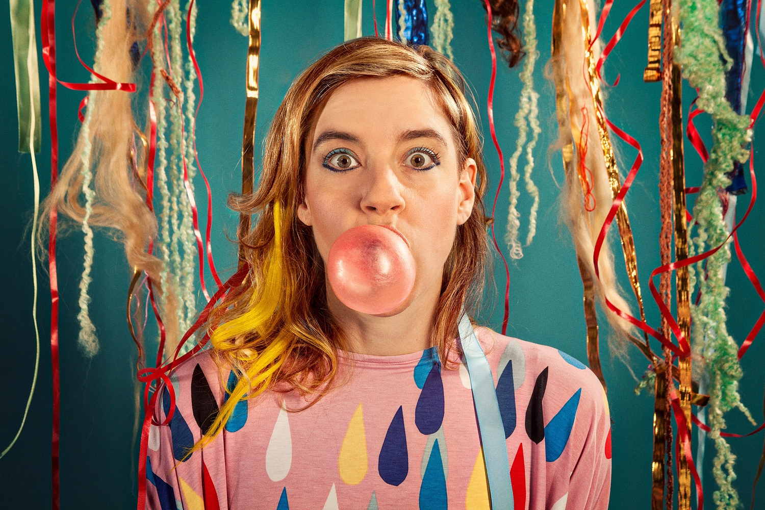 tUnE-yArDs share video for ‘Wait For A Minute’