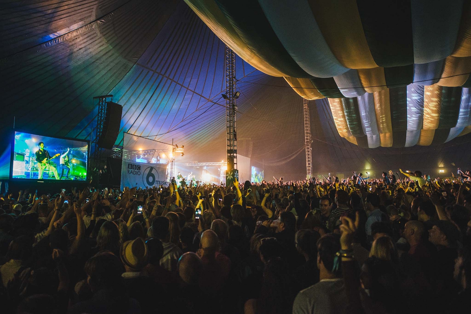 The Vaccines bring cowboy shirts and confetti to Latitude 2015