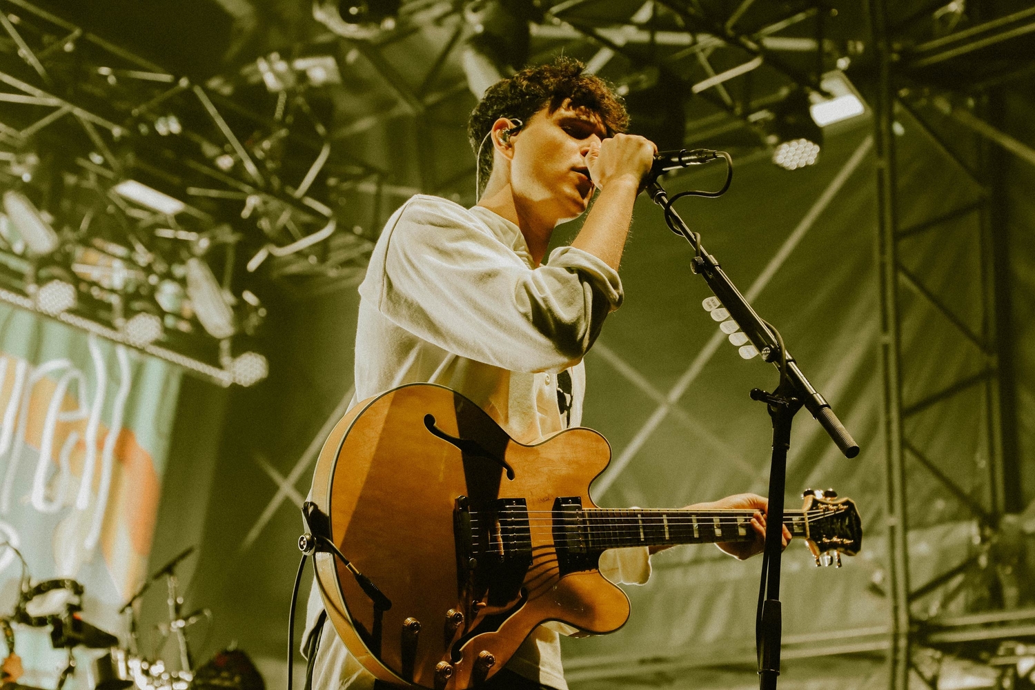 Vampire Weekend cover Bob Dylan’s ‘Jokerman’ in homage to awful typeface