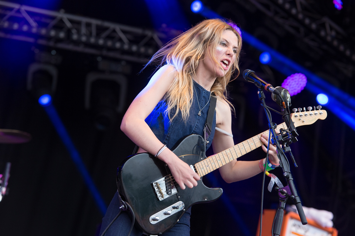Wolf Alice battle scheduling errors to win over Glastonbury's Park Stage