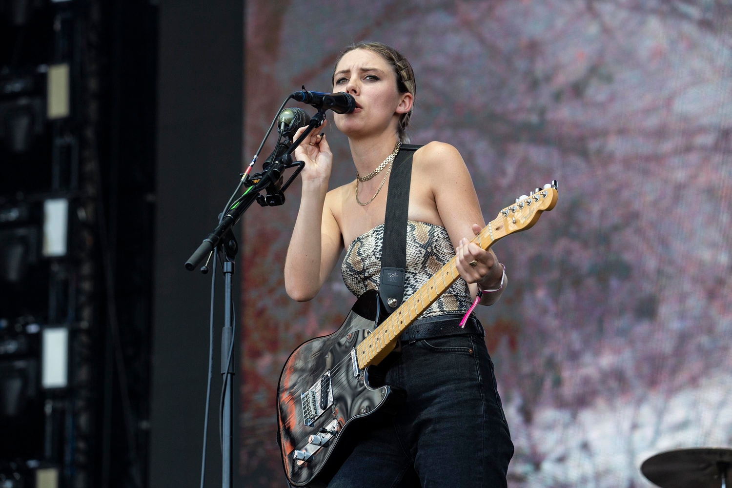 Queens of the Stone Age rally against the authorities and Nine Inch Nails get down and dirty on the final day of Mad Cool Festival