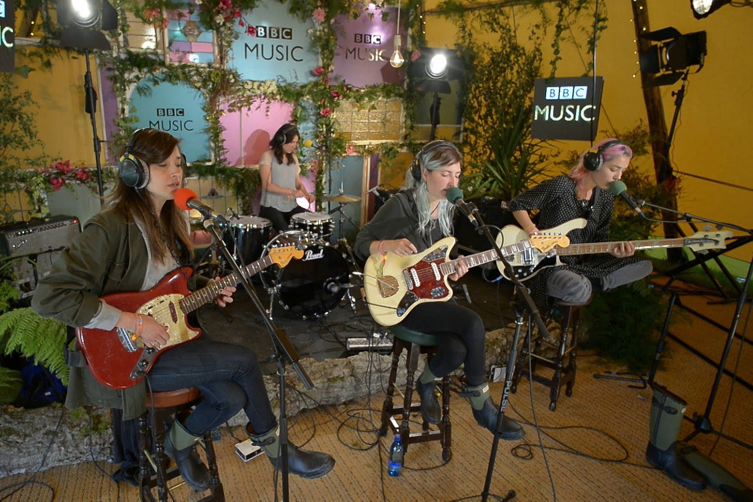 Watch Warpaint cover ‘Ashes to Ashes’ at Glastonbury