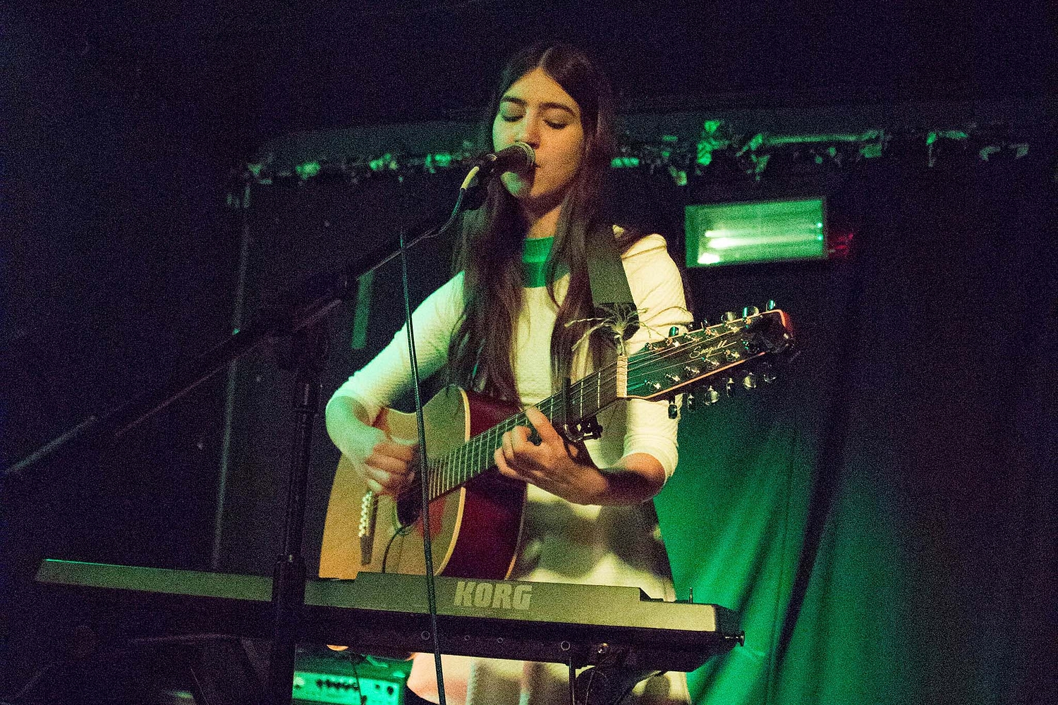 Weyes Blood plays breathtaking DIY Presents show