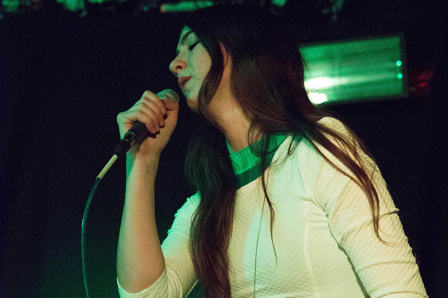 Weyes Blood plays breathtaking DIY Presents show