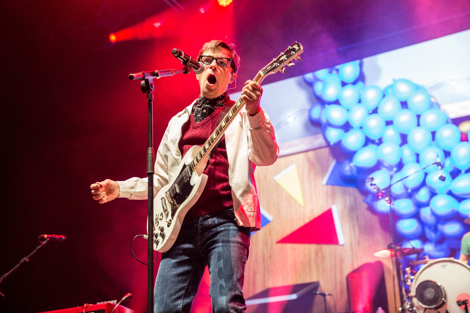 Weezer cover Blink-182’s ‘All The Small Things’ at Riot Fest