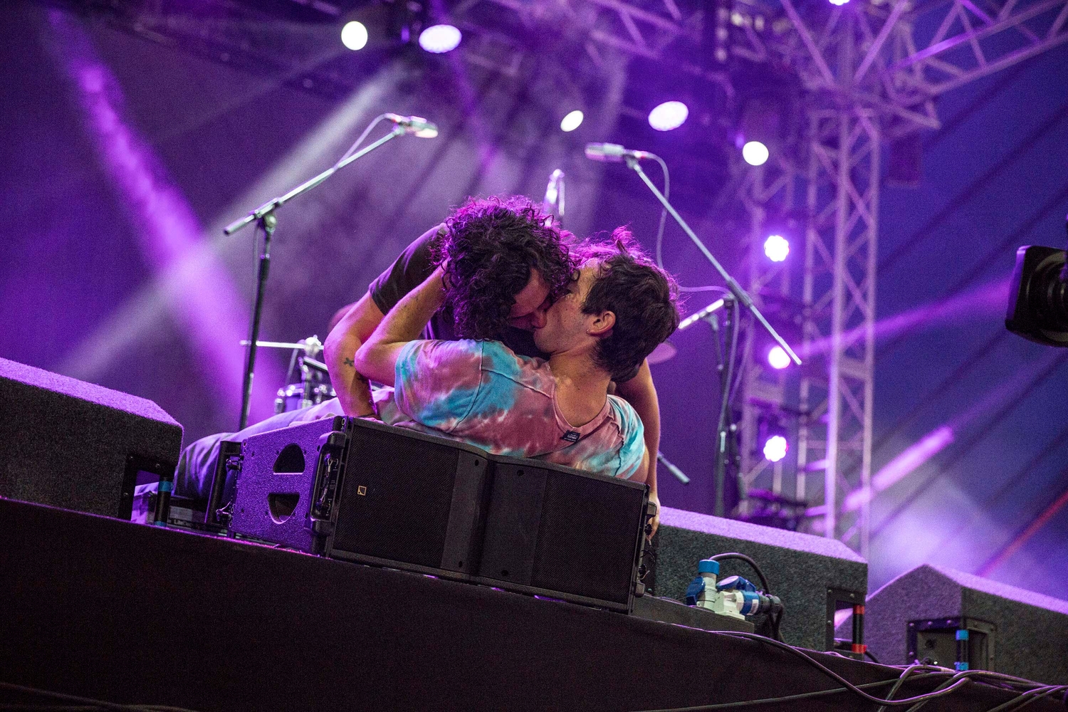 Whitney go through the motions for Reading 2016 set