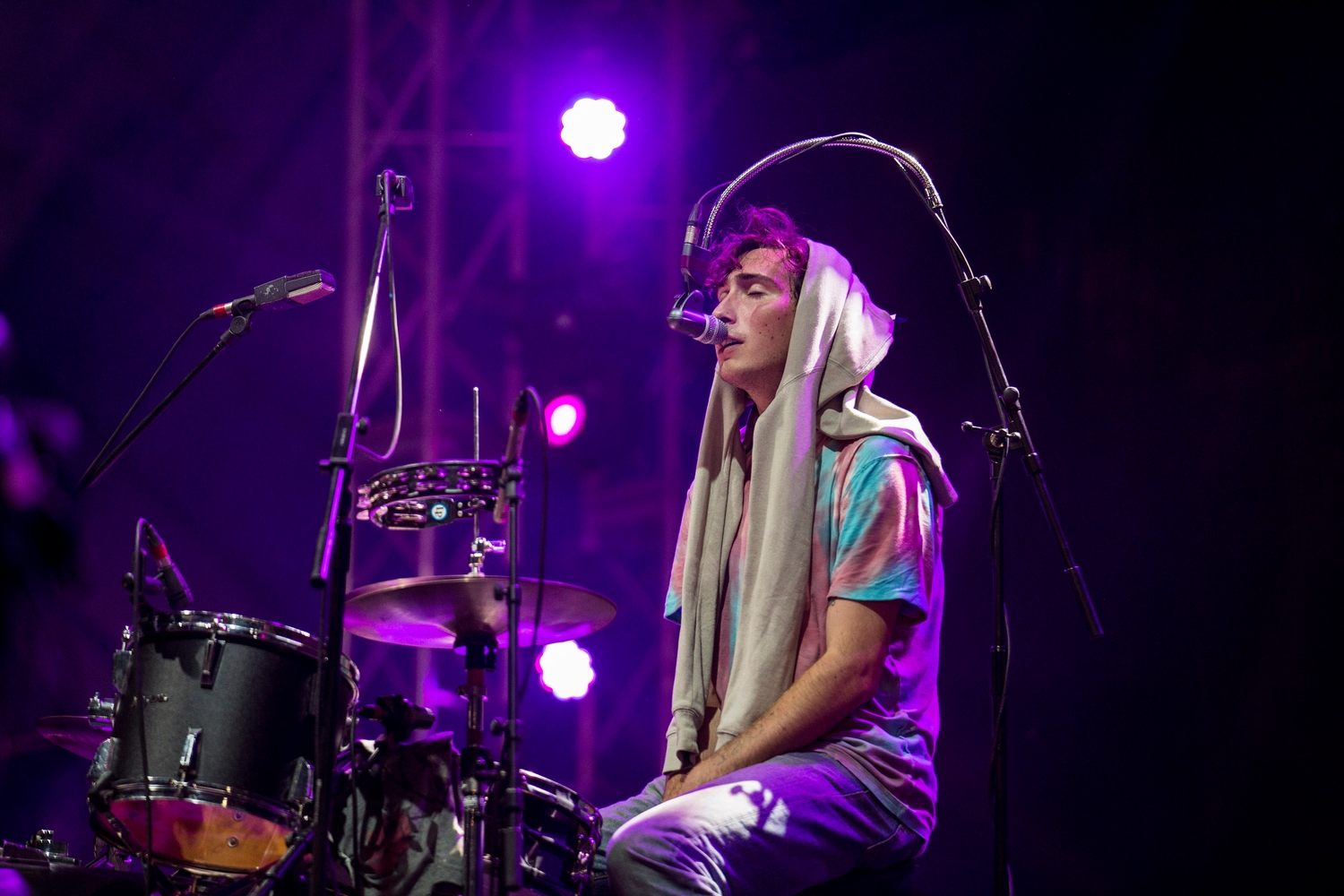 Whitney go through the motions for Reading 2016 set