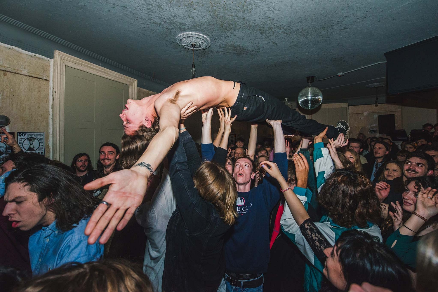 The Magic Gang bring frenzied close to first night of DIY's Hello 2015